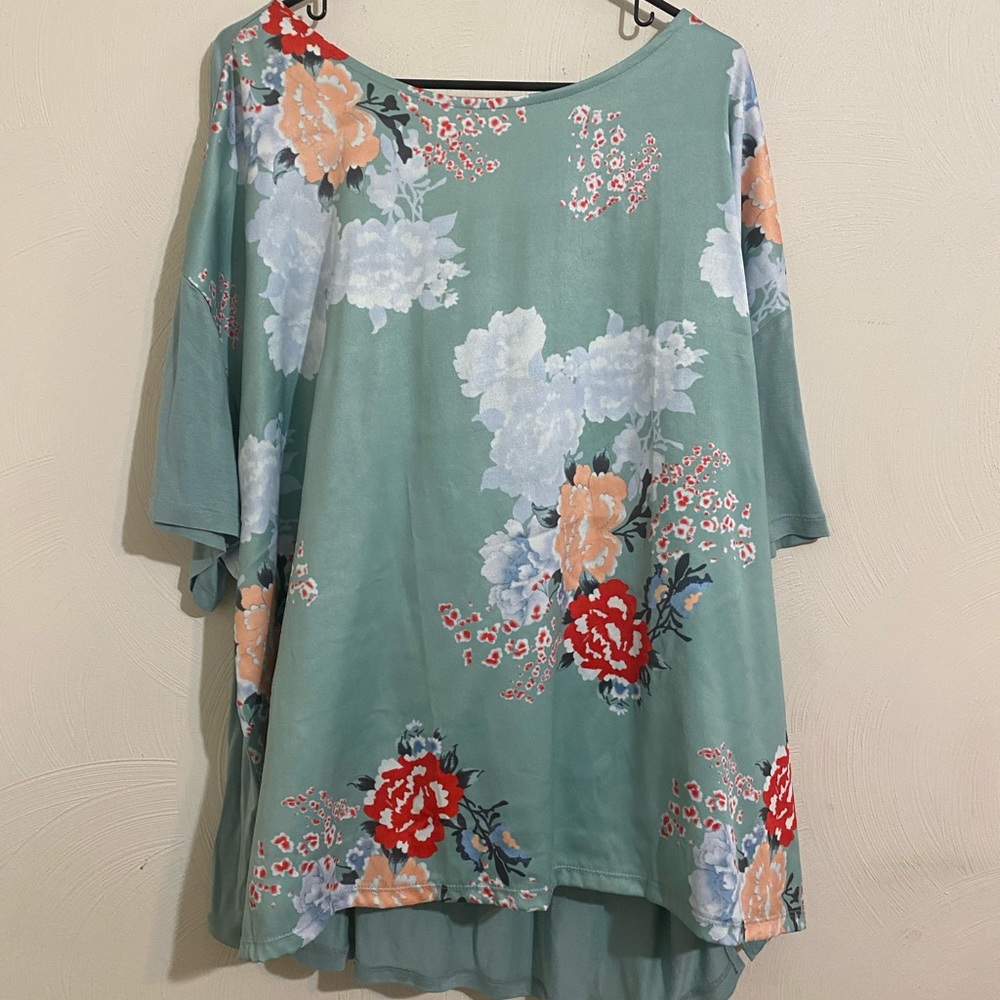 Gorgeous aquatic green Ellos top